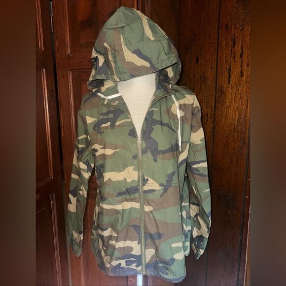 Womens Forever 21 Lightweight Hooded Camouflage Camo Jacket size Medium - Picture 1 of 4